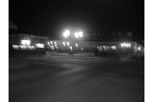 rynek w wieluniu nocą